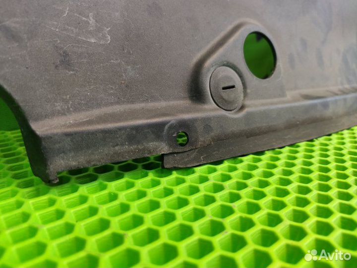 Накладка замка капота левая Bmw 5 F10 N52B25 2010