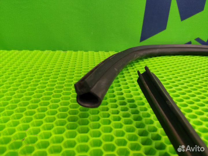 Уплотнитель капота Bmw 5 F10 N52B25 2010