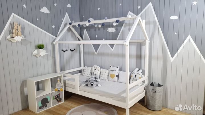 Кроватка Домик из массива дерева