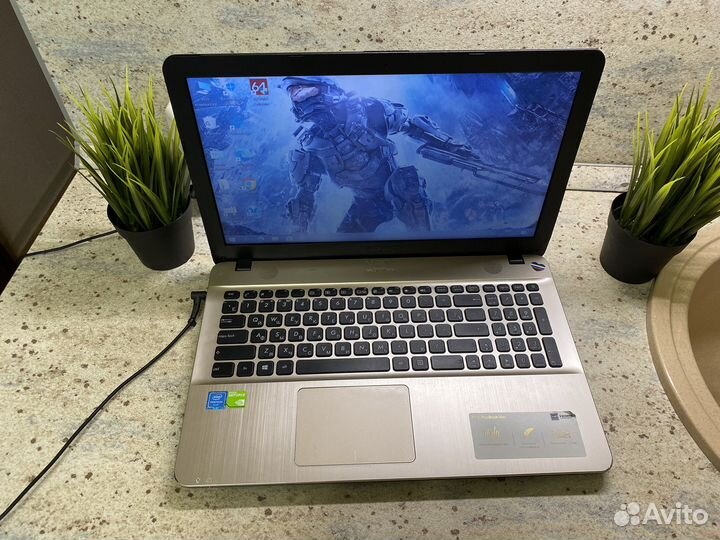 Игровой ноутбук asus 2 видеокарты/4 ядра