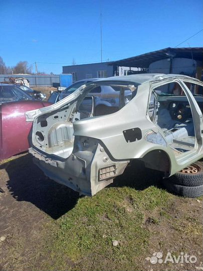 Крылья задние Рено Лагуна 2