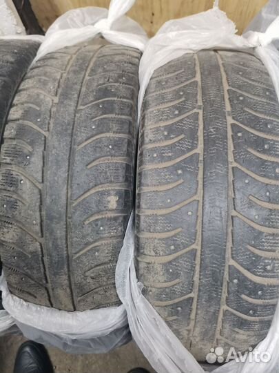 Bridgestone Ice Cruiser 7000 215/65 R16