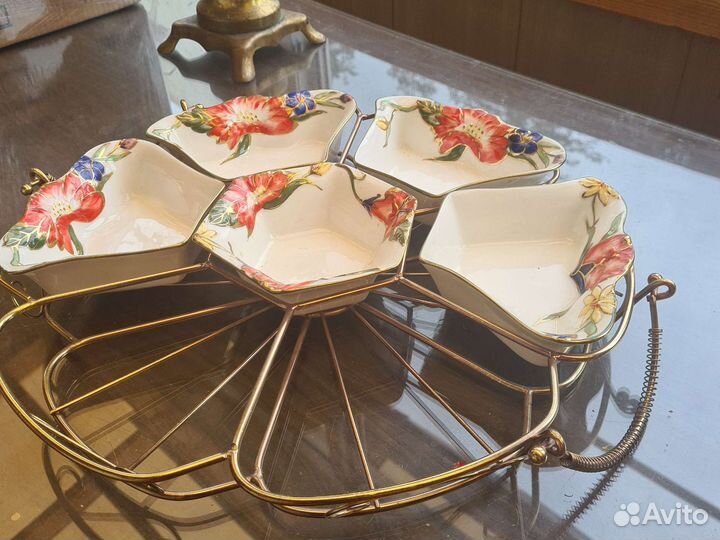 Набор столовой посуды. Менажница