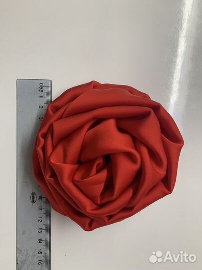 Брошь роза из шелка ручная работа