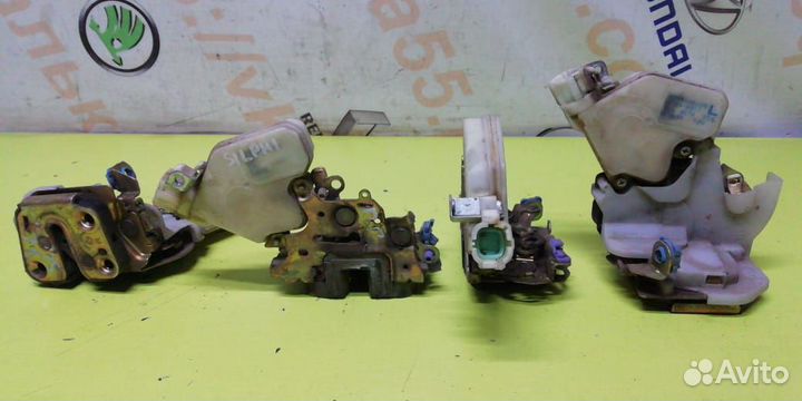 Замок двери зад Nissan Bluebird Sylphy Cube