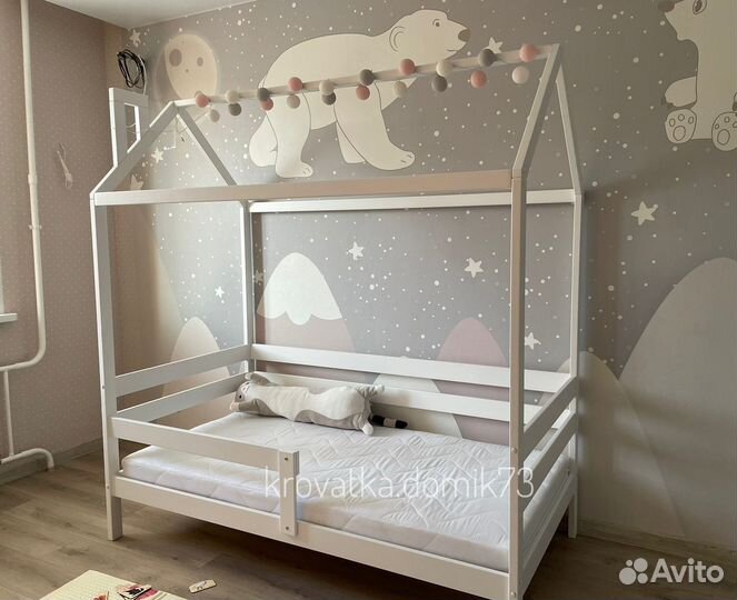 Кроватка домик новая