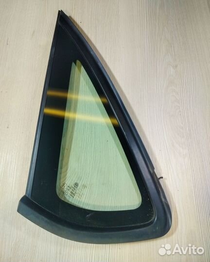 Стекло кузовное глухое левое Volkswagen Polo Sed 5