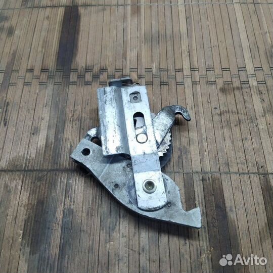 Механизм стояночного тормоза Mercedes-Benz