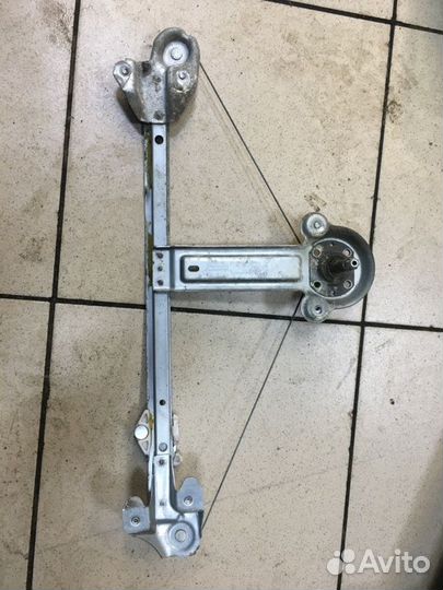 Стеклоподъемник задний правый Opel Astra H Z16XER