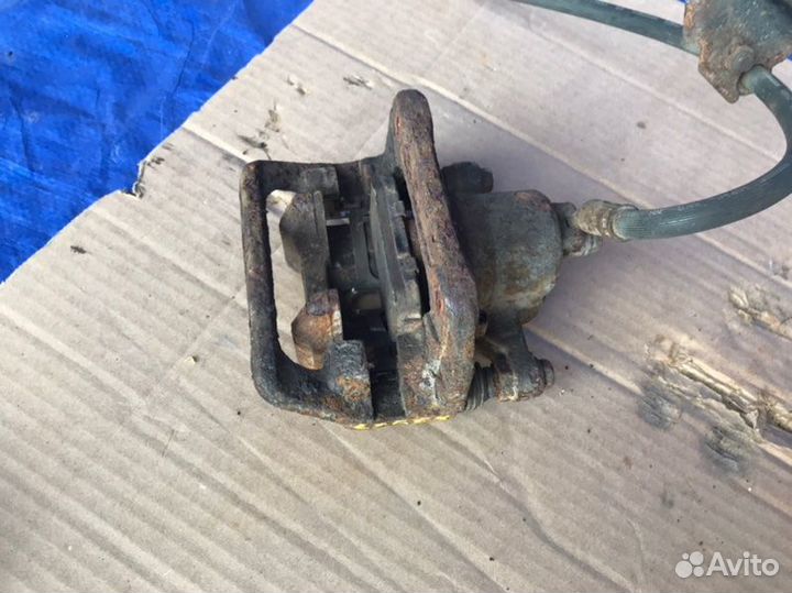 Суппорт задний левый Honda Element YH2 K24A4 2004