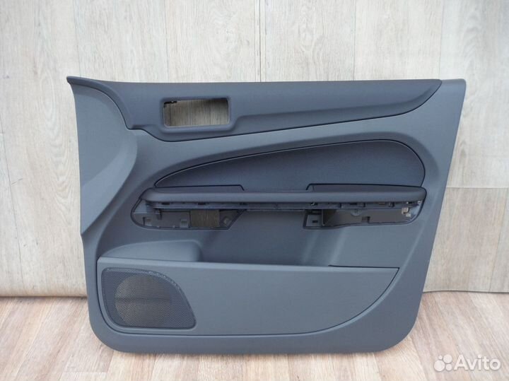Обшивка двери передней правой Ford Focus 2 2009
