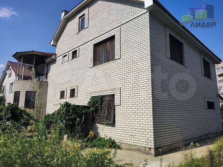 Коттедж 203 м² на участке 10 сот.