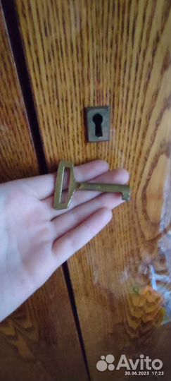 Шкаф советский лакированный