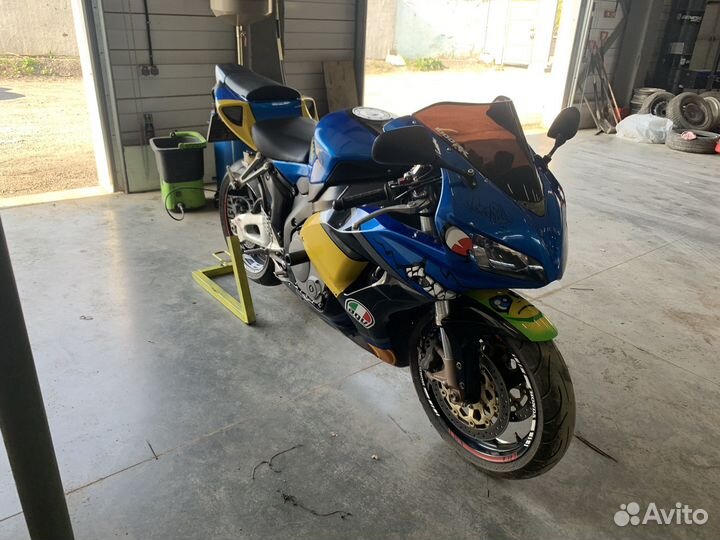 Продам мотоцикл Honda cbr1000rr