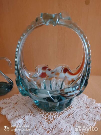 Вазочка и фигурка лебедь цветное стекло
