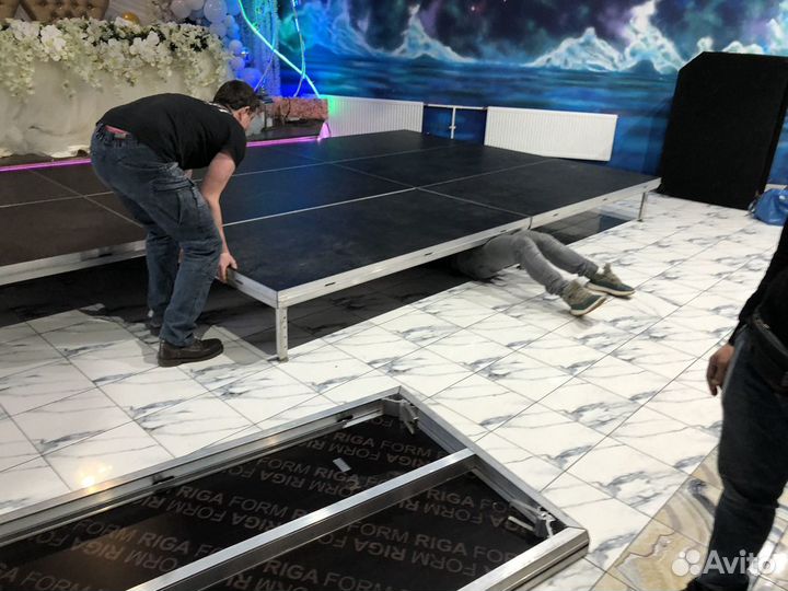 Сцена - подиум (2х1-6х4), звук, свет, спецэффекты