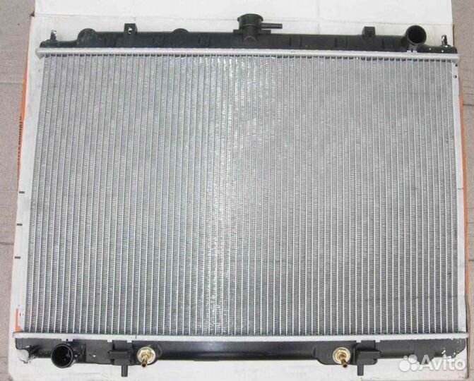 Радиатор охлаждения двигателя Nissan Bassara U30