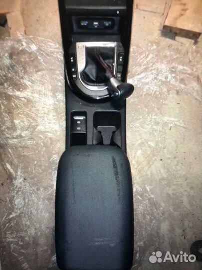 Центральная консоль с подлокотником Kia Cerato 4