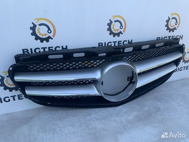 Решетка радиатора Mercedes A2128850822