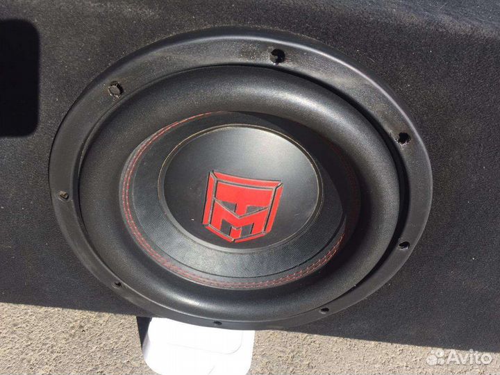 Сабвуфер и усилитель в автомобиль