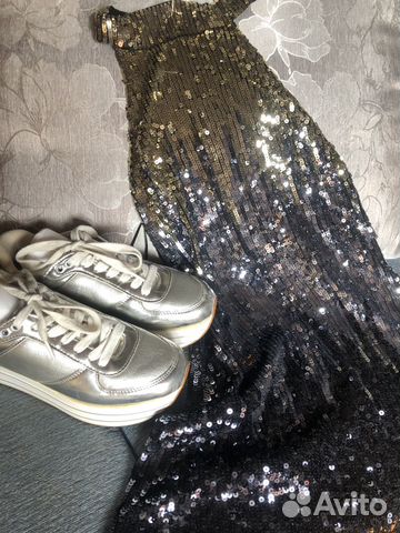 Кроссовки Zara и топ-стрейч в пайетках