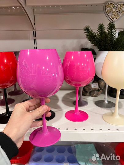 Цветные бокалы с надписью