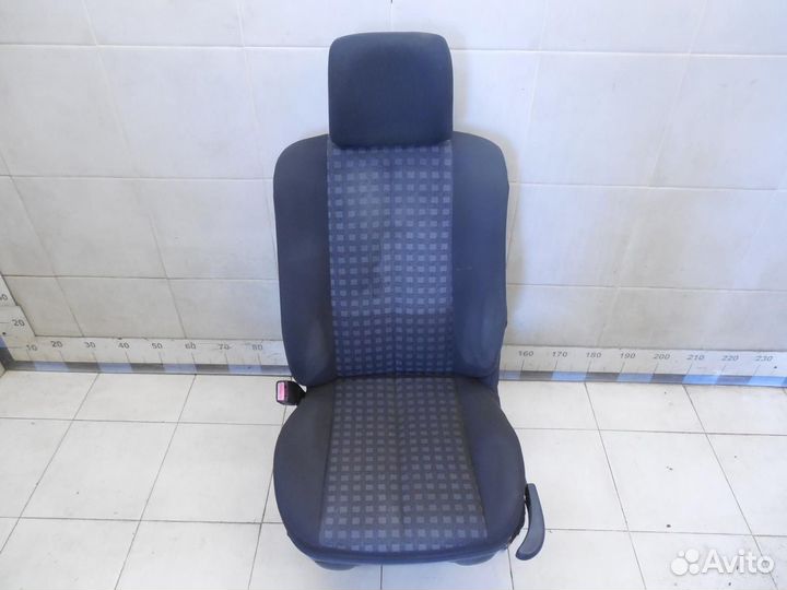 Сиденье переднее левое Megane II 2002-2009