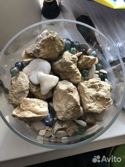 Ваза декоративная с камнями