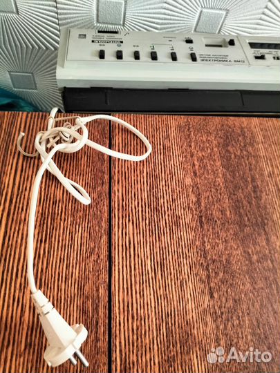 Цветной кассетный видеомагнит Электроника вм-12