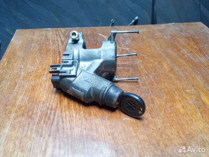 Замок зажигания Volkswagen Passat B3