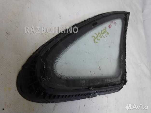 Форточка заднего левого крыла