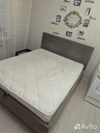 Кровать двуспальная с подъемным механизмом бу