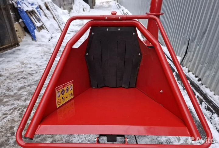 Дробилка измельчитель веток с мотором прицепная к