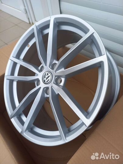 R18/5/112 Pretoria Silver, VW Golf, Skoda Octavia