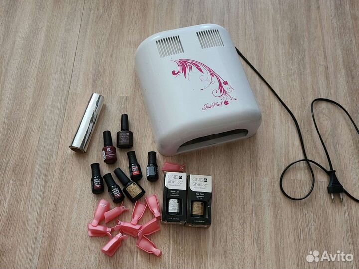 Лампа и гели для маникюра