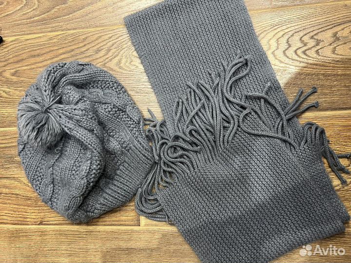 Шарфы и шапки и медицинский халат бесплатно