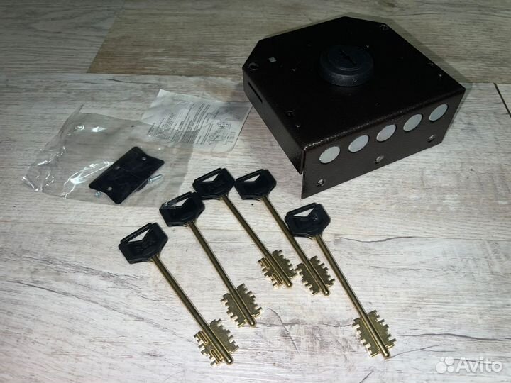 Замок дверной