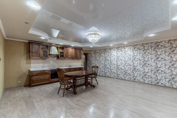 3-к. квартира, 80 м², 6/10 эт.