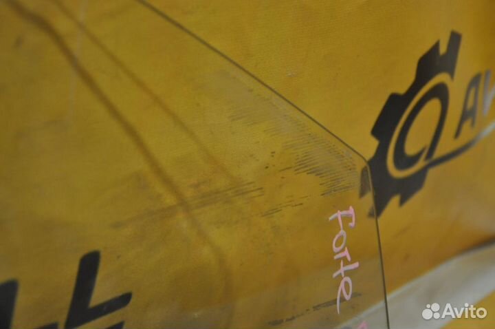 Стекло двери переднее правое KIA forte TD