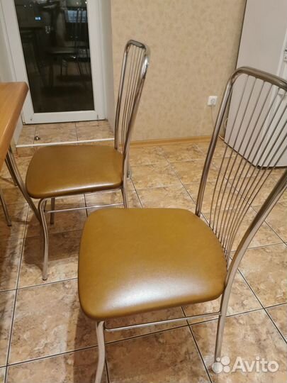 Стол и 4 стула