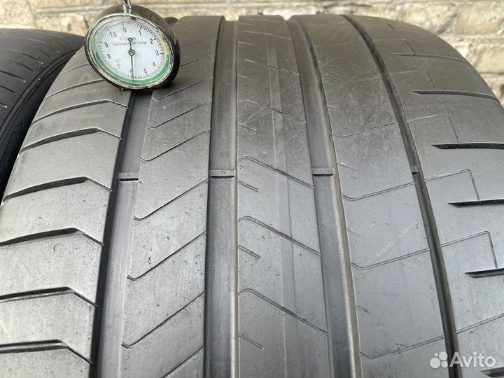 Pirelli P Zero PZ4 305/30 R21