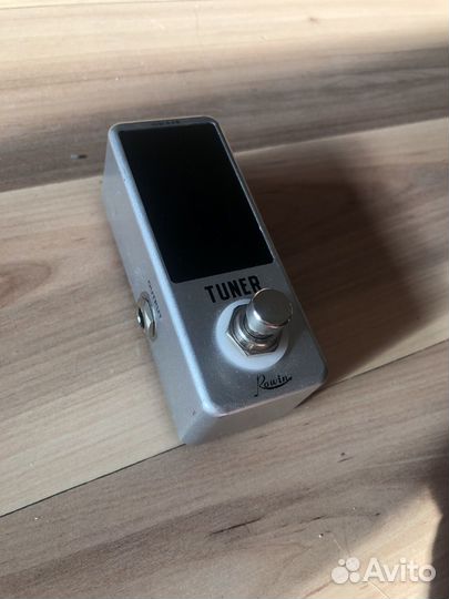 Гитарная педаль тюнер Rowin Tuner