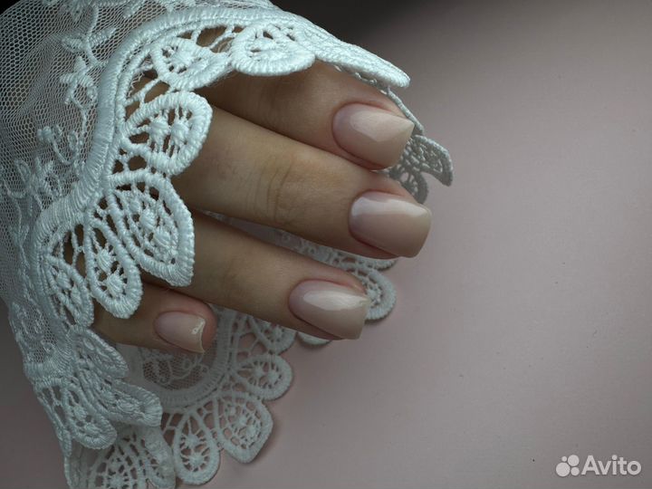 Модель на маникюр