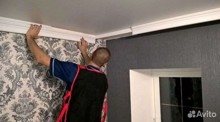 Монтаж потолочных плинтусов