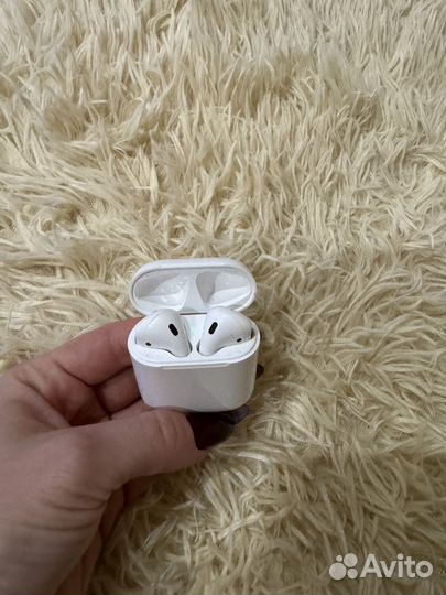 Apple airpods 2