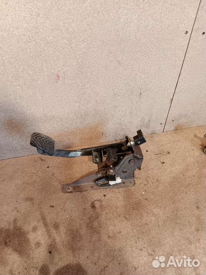 Педаль сцепления Kia Rio 3 Hyundai Solaris 1