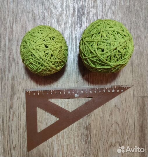 Декоративный шар из ниток для украшения