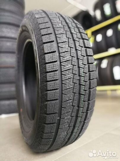 Kapsen SnowShoes AW33 215/55 R17