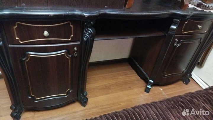 Столик с зеркалом