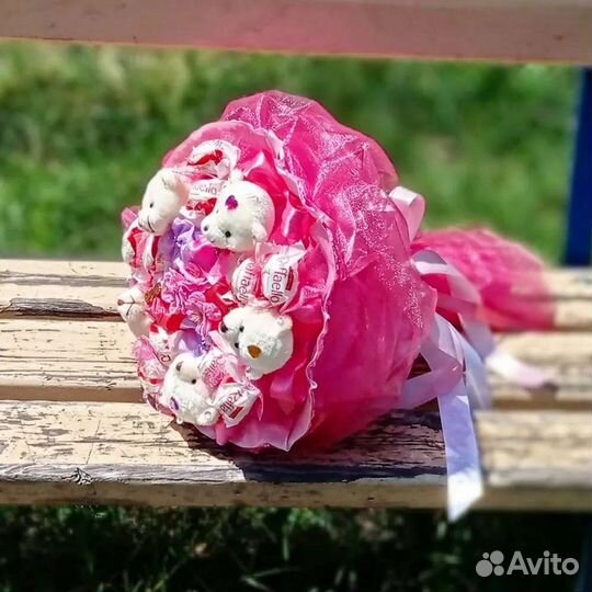 Букет из конфет и игрушек